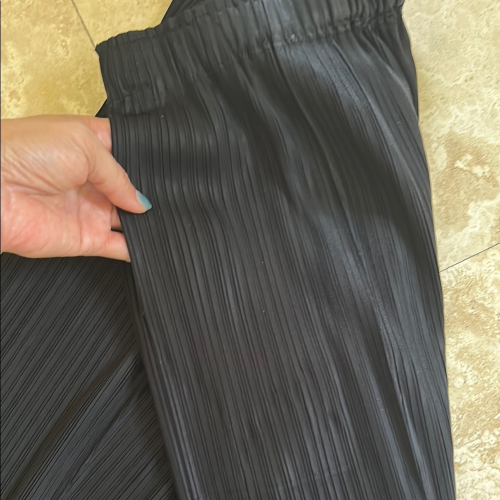 Issey Miyake Black Ankle Cropped Pants - Picture 9 of 13